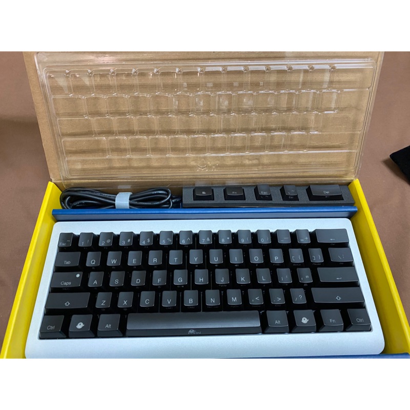 Ducky Mini 60% 機械式鍵盤 黑軸/英文/藍紅光/ABS黑帽雷雕/鋁上蓋