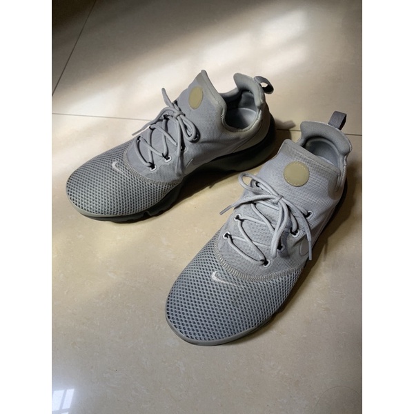 Nike灰色/魚骨鞋