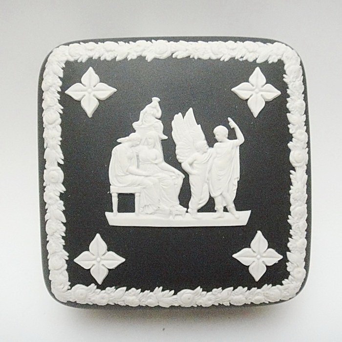 【拾年之路】 英國製Wedgwood黑色碧玉浮雕希臘神話珠寶盒/置物盒(方型)(免運)