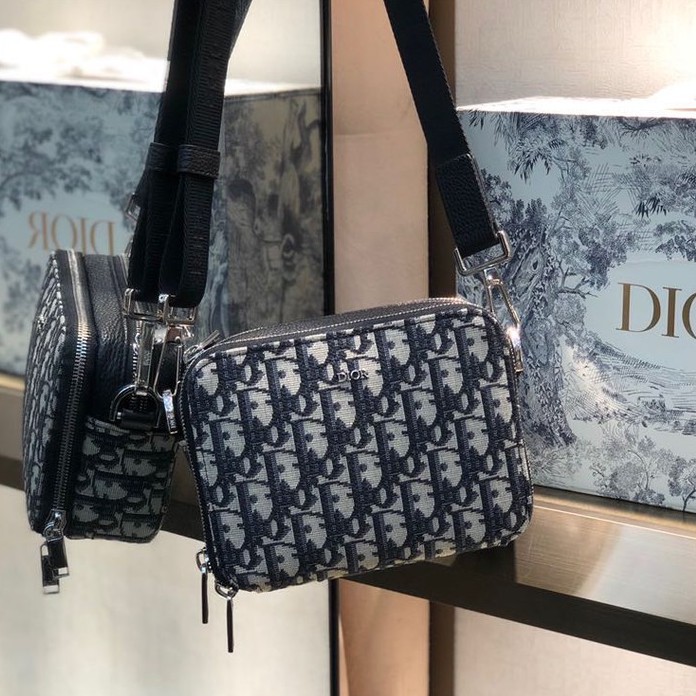 D Ior Essentials 迪奧男女款單肩斜挎包郵差包相機包雙拉鏈肩背包電繡老花大容量男包包斜背包 蝦皮購物