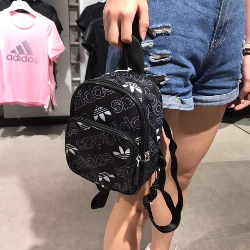 🔥爆走兄弟🔥 Adidas Classic Mini Backpack 黑運動休閒小後背包DV0192 | 蝦皮購物