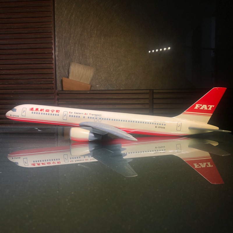 B757-200 FAT 1/400ダイキャストモデル 展示ケース付き