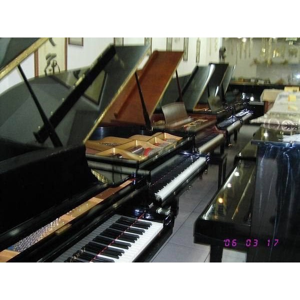 日本YAMAHA中古鋼琴批發倉庫 YAMAHA kaiwai平台鋼琴出國轉讓
