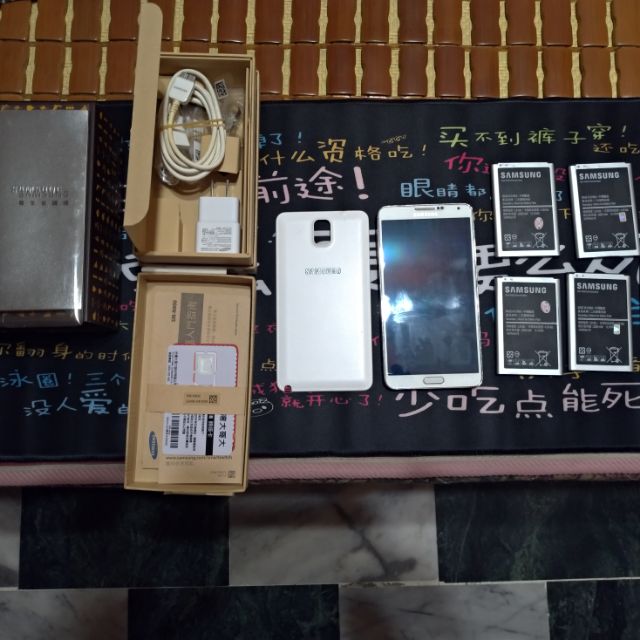 Note3 N900大全配+四顆原廠電池 背蓋耳機孔那有小裂痕 二手手機難免有使用痕跡高標遶道