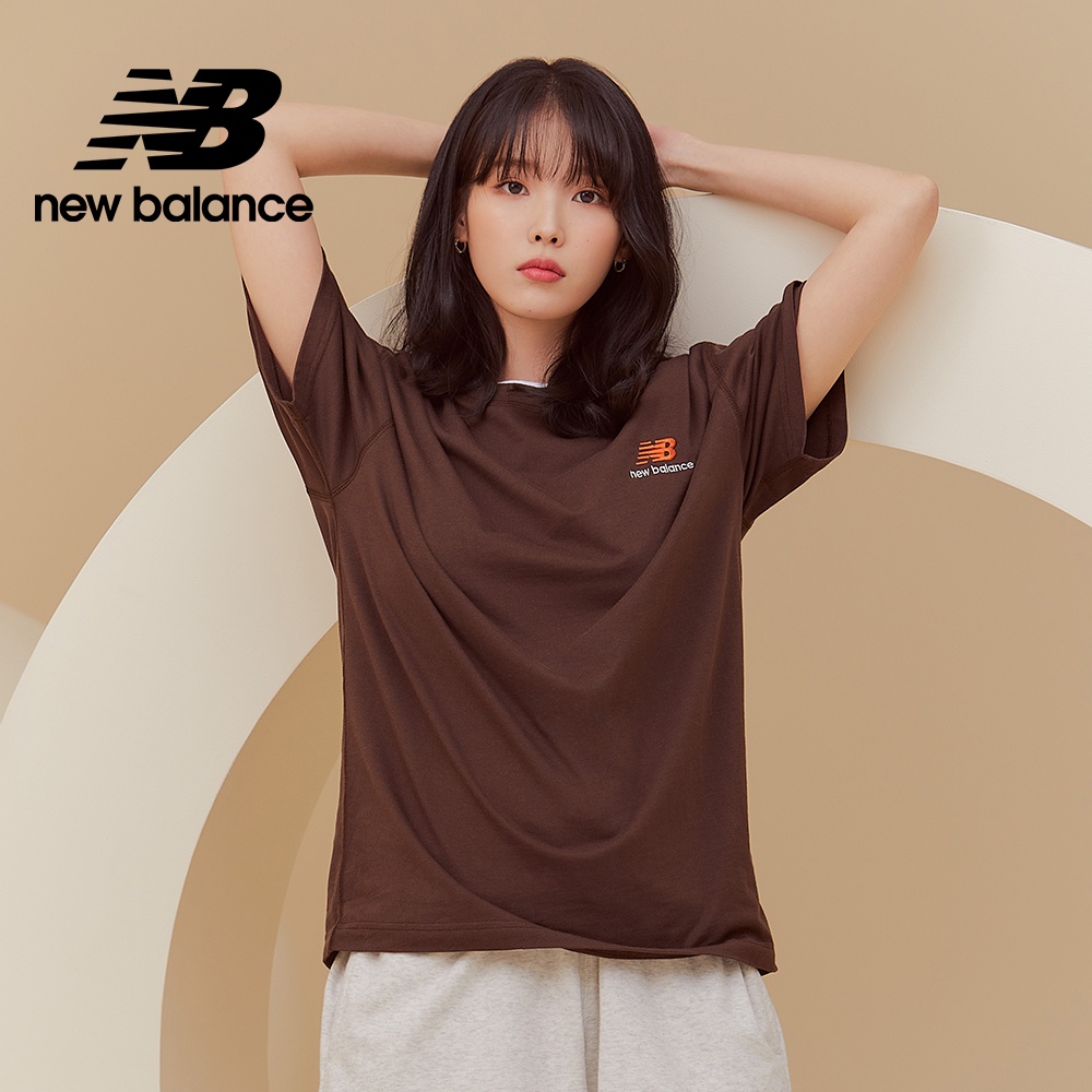 New Balance】 NB 短袖上衣_中性_咖啡色_UT21503RHE (IU著用款) | 蝦皮購物