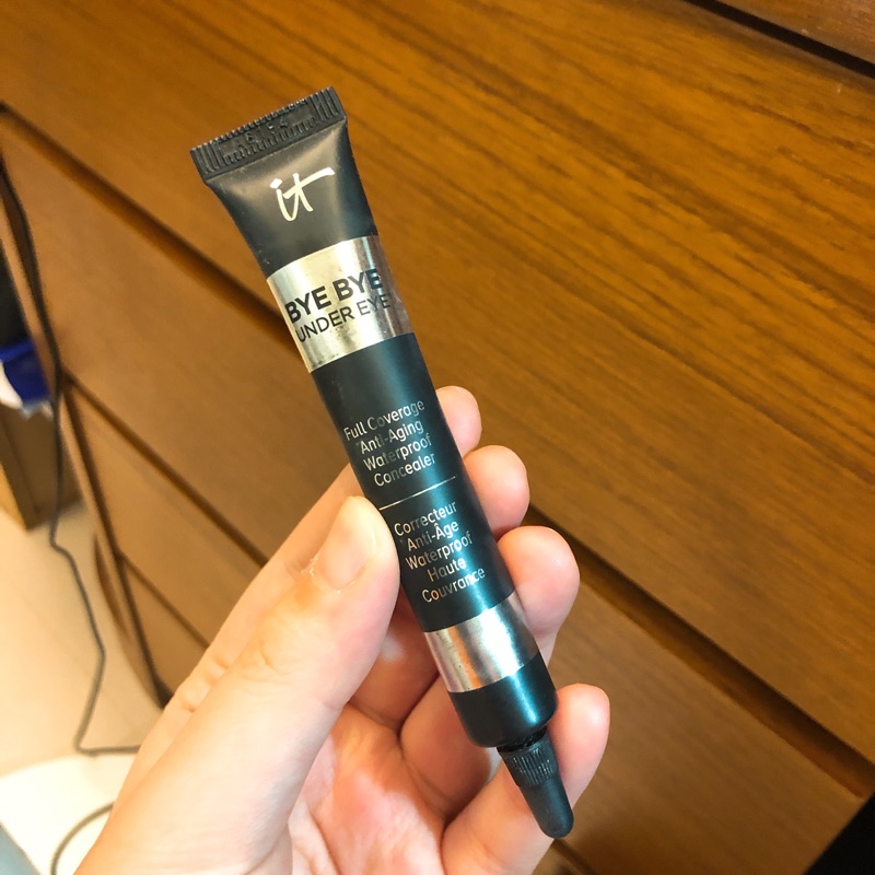 ✨六成新 It cosmetics Bye Bye Under eye 眼部遮瑕膏 色號：Medium