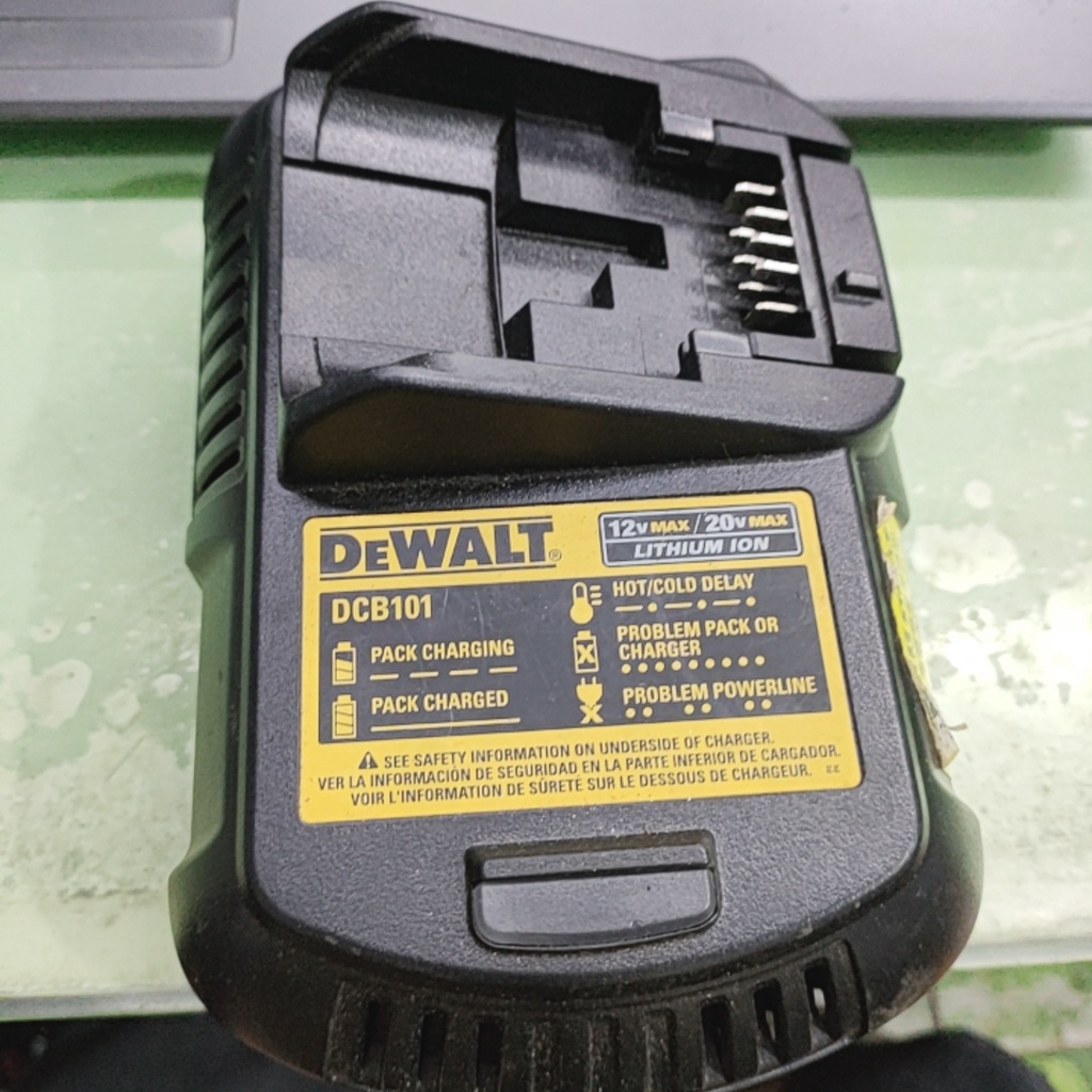 DEWALT 得偉 DCB101 12-20V 充電器