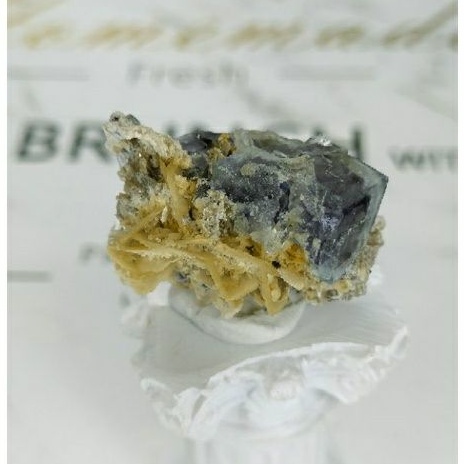 湖南瑤崗仙透體方塊紫框螢石共生水晶雲母黃銅石英 原石 原礦 17g