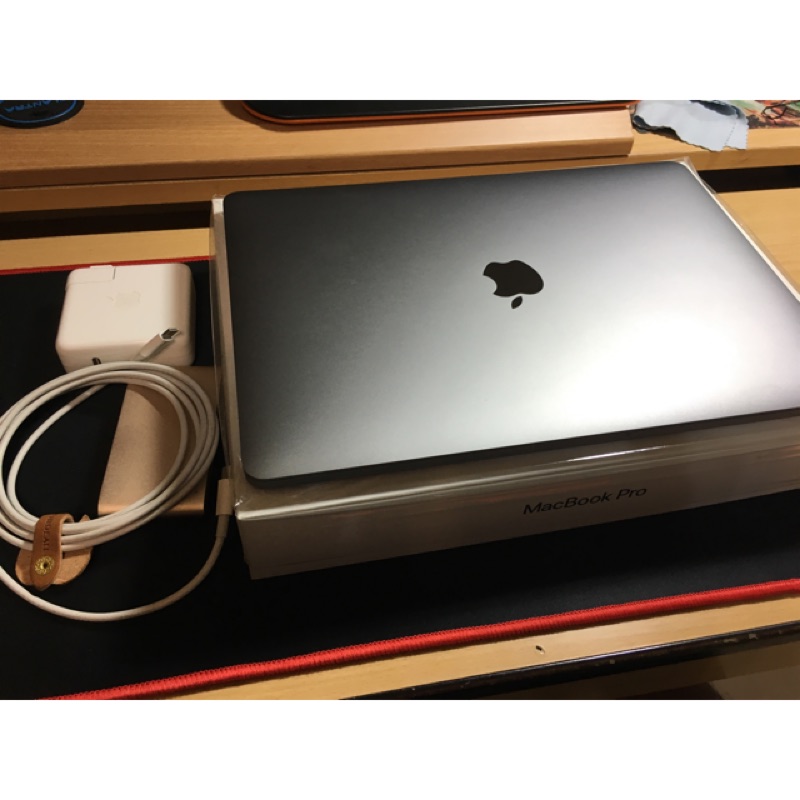 MacBook Pro 2017 256g 7代i5