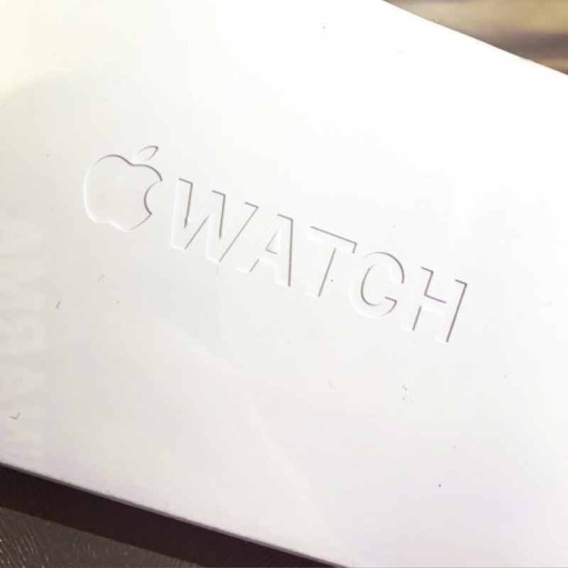 ［美國帶回］Apple Watch Series 5 GPS 金色鋁金屬錶殼 搭配 粉沙色運動型錶帶 40mm