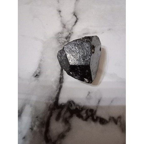 天然黑電氣石小原礦,黑色黑碧璽小原礦,重75.6g,約略尺寸40mm*30mm