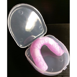 最新款暢銷歐美之粉紅雙色單層防磨牙套/單層雙色軟式護牙套 更加柔軟/不易磨損(1牙套+1收納盒)