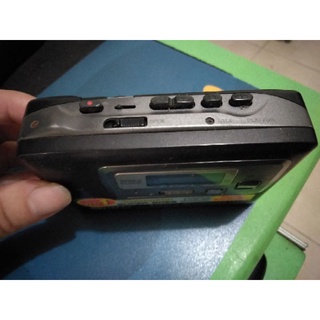 一台日本製 aiwa JX639 隨身聽
