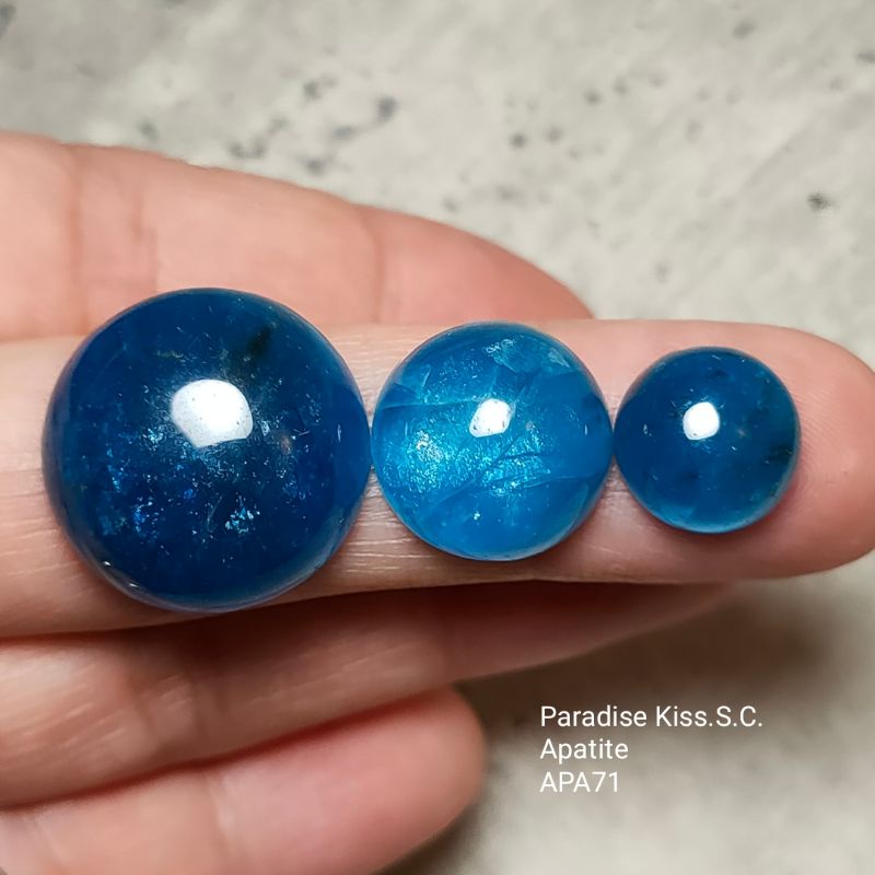 💎APA71.Apatite.天然星光體藍磷灰石.絕美的深海藍色系.無孔完整體(鑲嵌款裸石).3顆1組