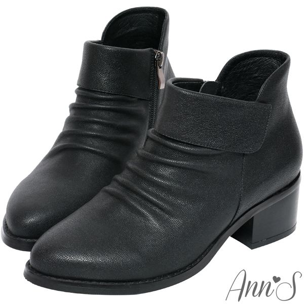 Ann’S米羅時尚-抓皺側V小羊皮粗跟短靴-黑