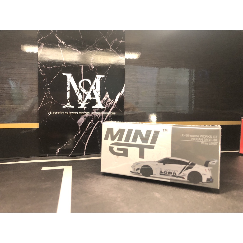 MINI GT 209 LB-Silhouette WORKS GT NISSAN 35GT-RR GTR R35 白