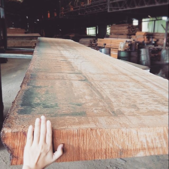 馬來西亞樟木-桌板 尺寸有7、8、9、10、16尺長，寬度2.2~3尺，厚度3.5寸 未刨。選購此商品務必親自鑑定後才賣