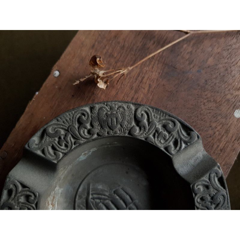 50年代古銅器煙灰缸早期菸灰缸煙灰缸黃銅浮雕精緻帆船圖案 舊物老件歐洲老物古董收藏生活器具雜貨 蝦皮購物