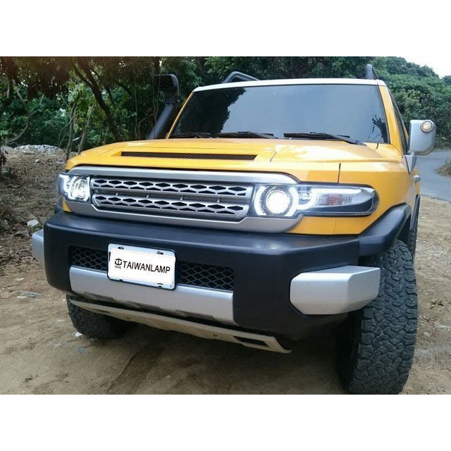 &lt;台灣之光&gt; TOYOTA FJ CRUISER 07 08 09 10 11 12年類R8 LED黑底魚眼大燈組