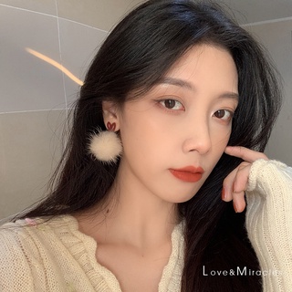 【臺灣現貨．快速出貨】 L&M嚴選 韓國耳環女甜美可愛紅色愛心水貂毛球耳環耳墜氣質超仙耳針耳夾-EUO031