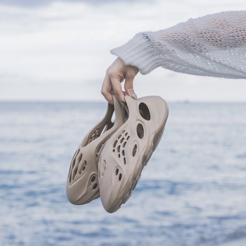 祝開店！大放出セール開催中 adidas YZY FOAM RUNNER “MIST” GV6774 asakusa.sub.jp