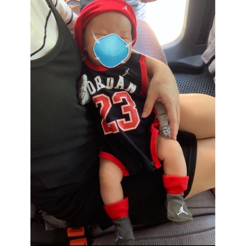 「二手」新生兒（0-3個月）Jordan無袖包屁衣+帽+襪襪 3件組