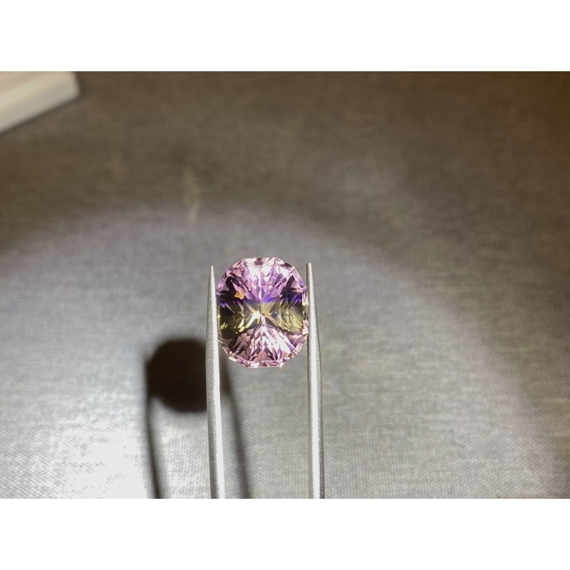 專屬賣場 ！紫黃晶 花式切割 無瑕IF超爆閃 13.2克拉 玻利維亞 寶石級水晶 紫黃水晶