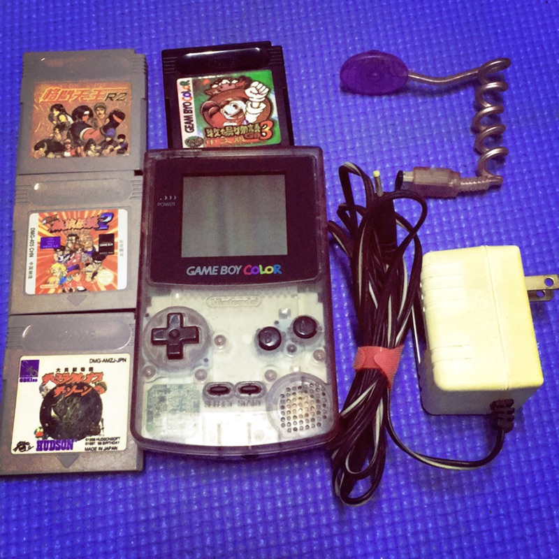 彩色Gameboy&amp;4個遊戲卡帶&amp;電源線&amp;照明燈