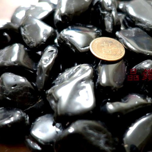 『晶鑽水晶』正統巴西黑碧璽粒 滾石中大顆~鏡面光澤~又黑釉亮300公克裝