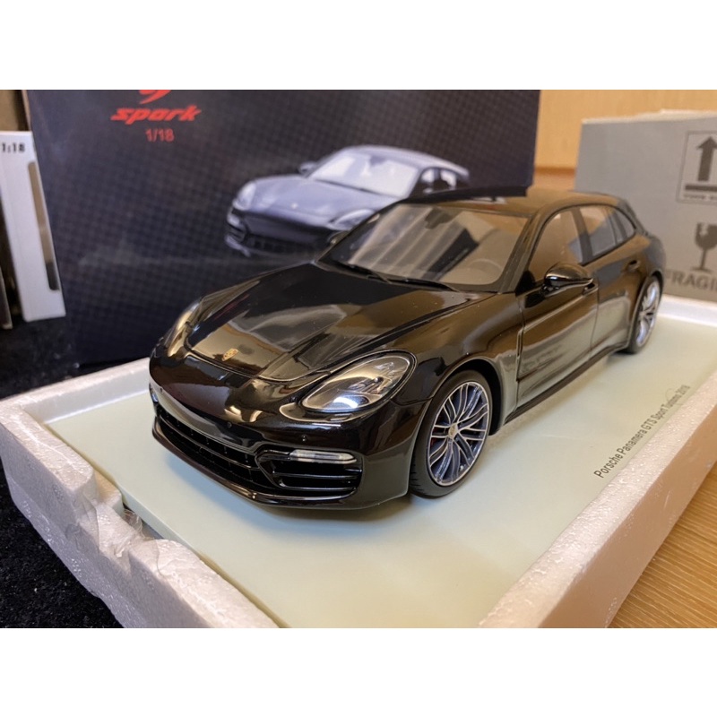 Spark Porsche Panamera GTS Sport Turismo 1:18 黑色