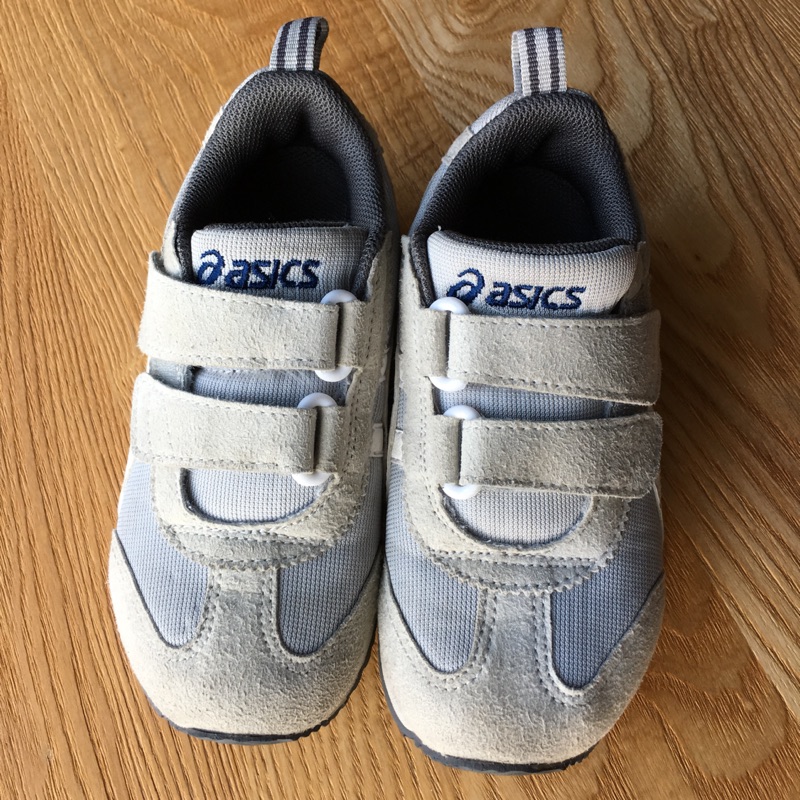 《非新品》ASICS 亞瑟士 童鞋，慢跑鞋，17公分。灰色