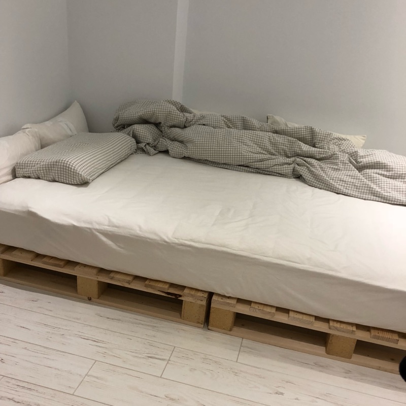 無印良品日規單人加大 床架 120x195 天然無毒淺松木棧板床架 兩片接 蝦皮購物