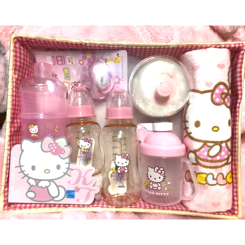 Hello Kitty 竹籃彌月禮盒組