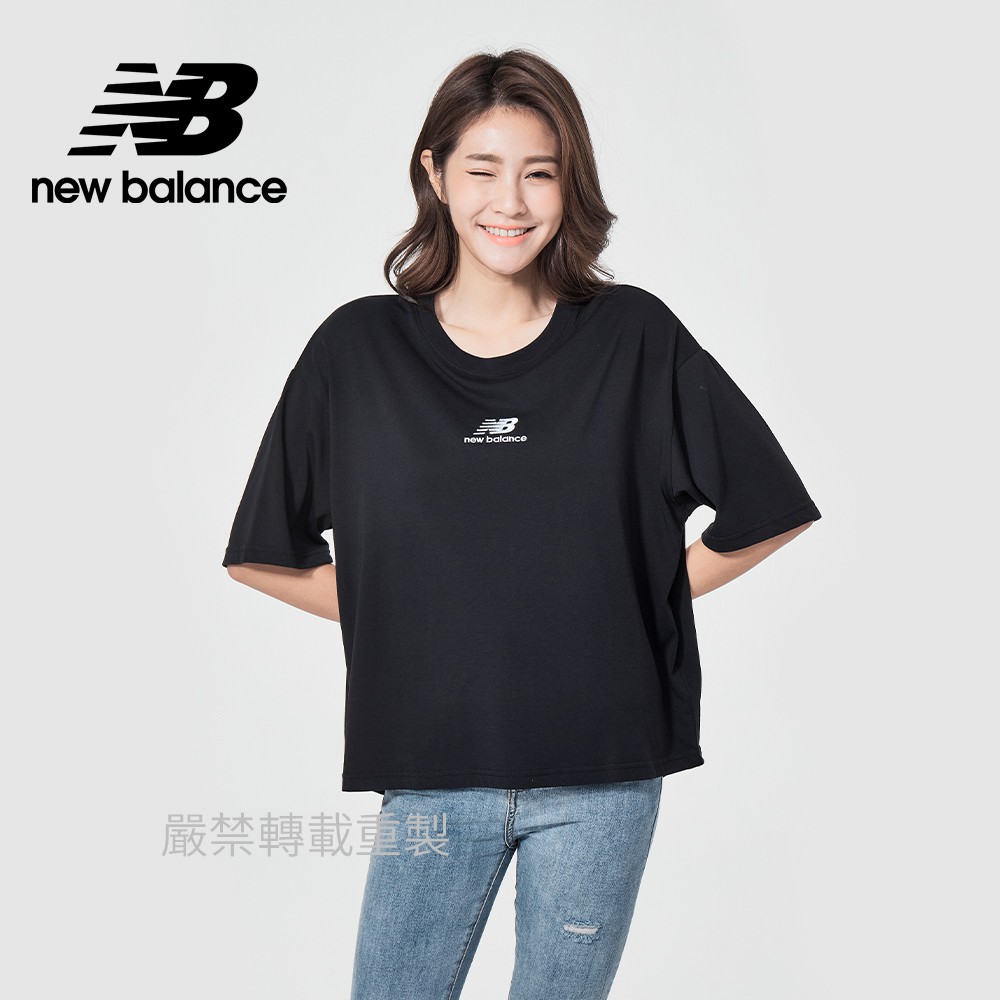 【New Balance】 NB 前短後長短袖T_女性_黑色_AWT11540BK