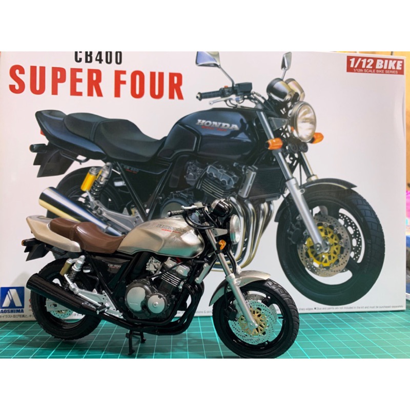 AOSHIMA青島 1/12  HONDA CB400 SUPER FOUR完成品