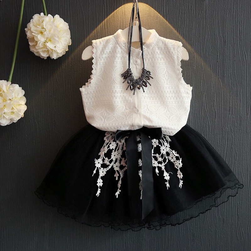 白色蕾絲背心+黑色蓬蓬裙套裝