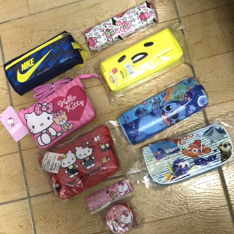 斜背包 小背包鉛筆盒 筆袋 凱蒂貓 hello kitty 蛋黃哥 史迪奇 海底總動員 Nike 貓頭鷹