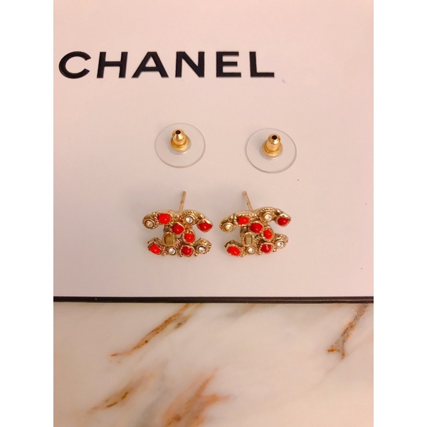 （🎊已售）近全新專櫃正品✨香奈兒Chanel 雙C logo多彩寶石紅瑠石鑲水鑽造型耳環