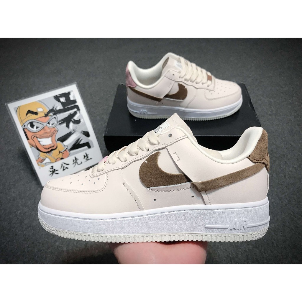 【吳公先生】Nike Air Force 1 白色 米白 棕色 粉色 斷勾 鴛鴦 休閒鞋 穿搭 DC1425-100