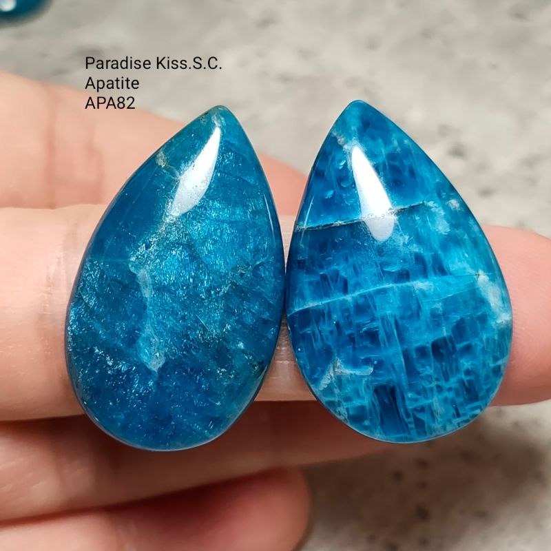 💎APA82.Apatite.天然星光體藍磷灰石.絕美的深海藍色系.無孔完整體(鑲嵌款裸石).2顆1組