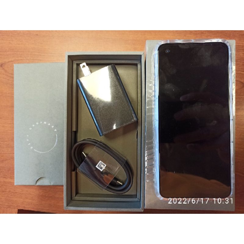 全新Asus Zenfone 8 128G （銀色）ZS590KS