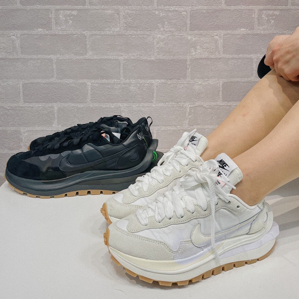 JK.S👟Sacai x Nike Vaporwaffle 奶油白 煙燻黑 男女 限量款 DD1875-100