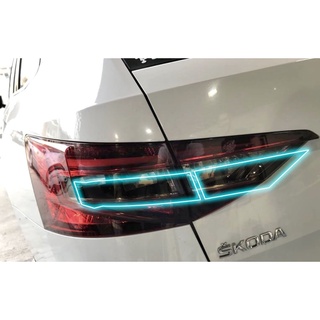 SKODA Superb 2025 後方向燈燻黑保護貼｜燻黑燈膜・專業電腦裁切｜小馬汽車工坊