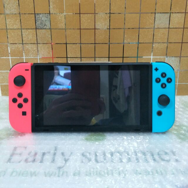 Nintendo Switch 主機 電光紅/電光藍