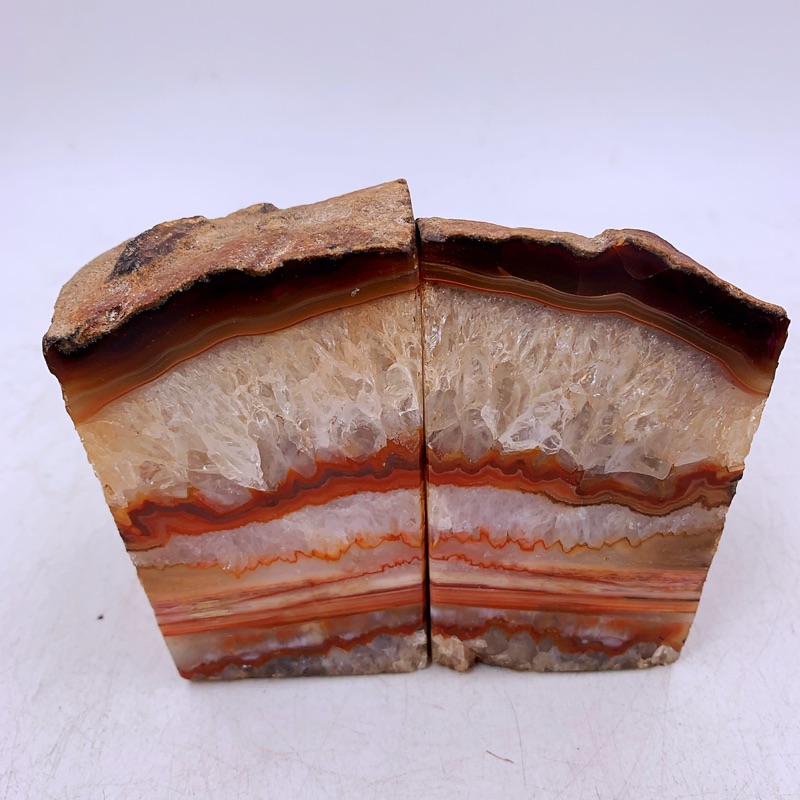 H1050 頂級日本松板豬肉造型的瑪瑙水晶洞 2kg（咖啡色瑪瑙邊）高10cm長20cm寬12洞深6