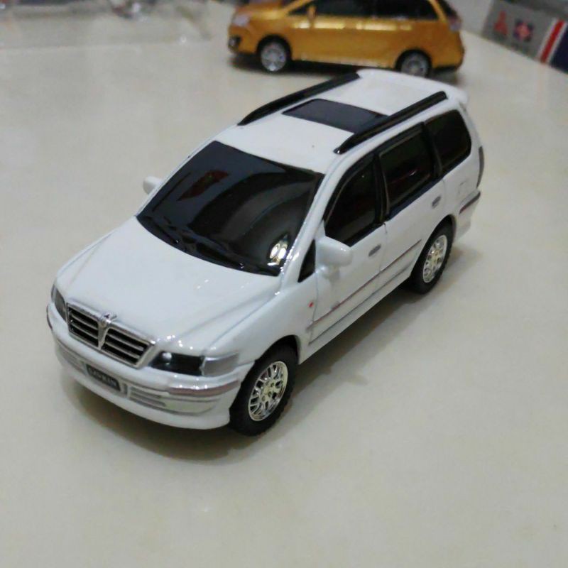 MITSUBISHI SAVRIN 1/43模型車 白色 天窗 迴力車 收藏