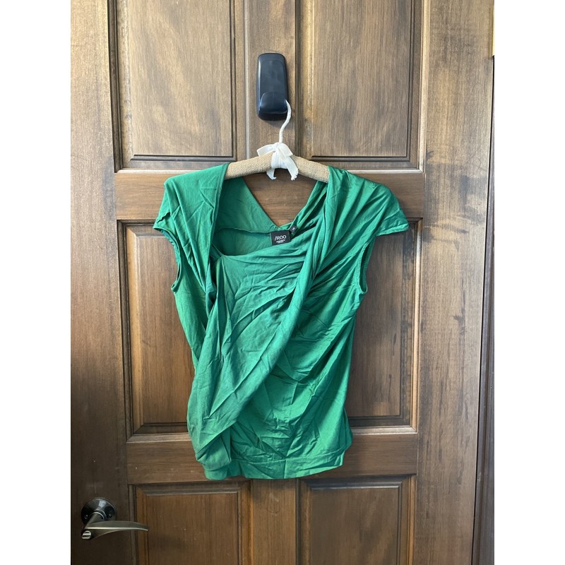 iROO 綠色 設計感 包袖 上衣（38）