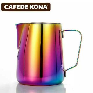 山喬斯生活 CAFDE KONA 拉花杯 尖嘴不鏽鋼炫彩色咖啡奶泡壺 花式咖啡拉花罐 咖啡拉花杯 現貨！大特價