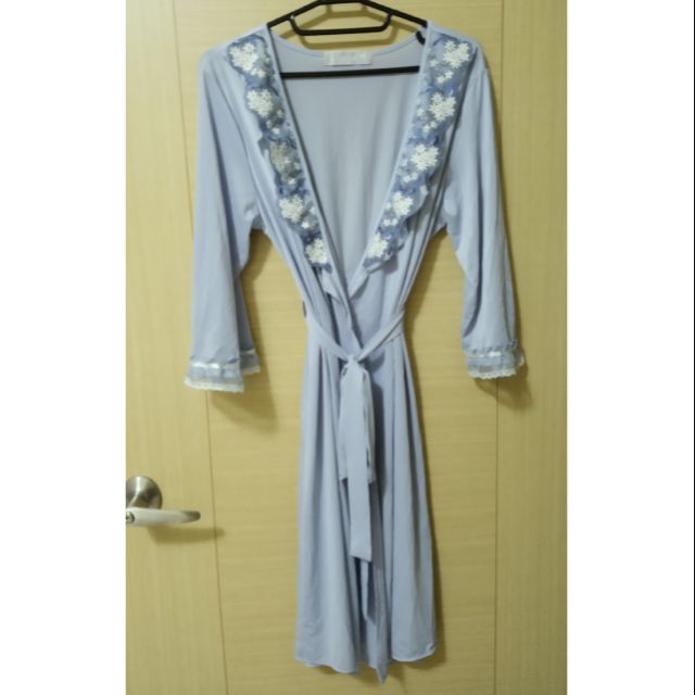 全新華歌爾藍紫7分袖牛奶絲繡花睡袍