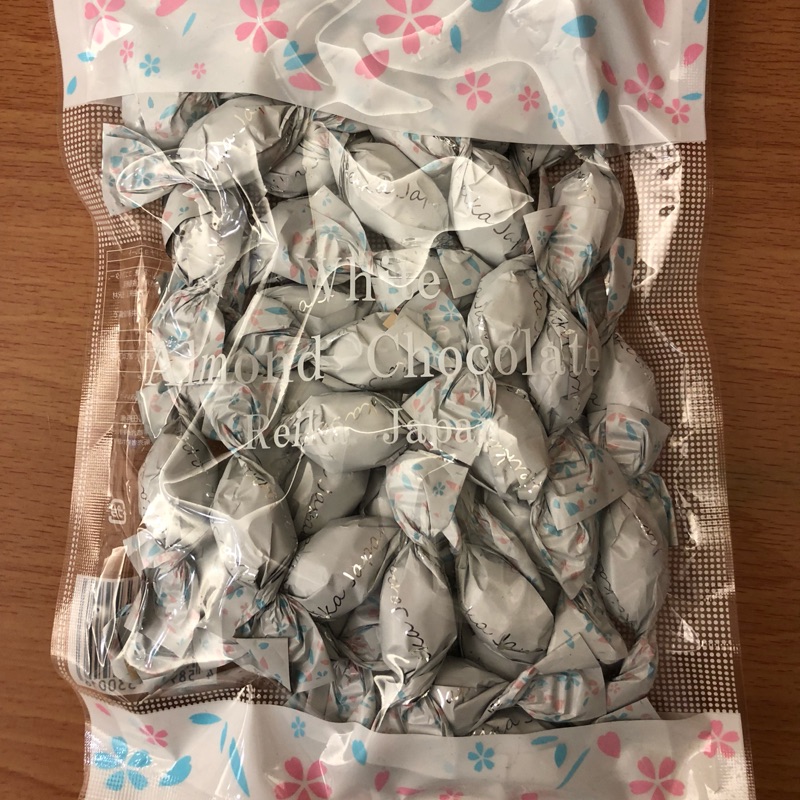 日本 🇯🇵 北海道 杏仁白巧克力